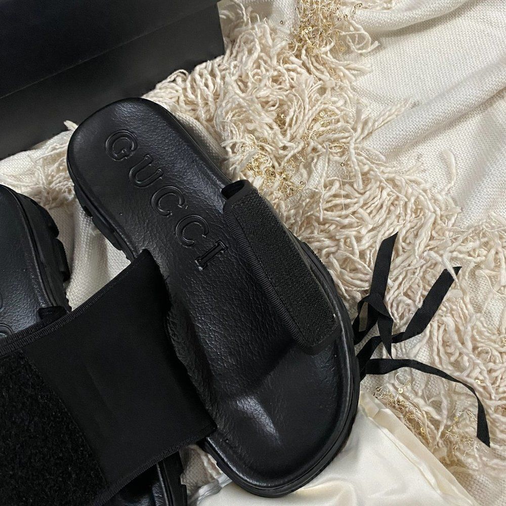 GUCCI Men's Embossed Logo Chunky Sliders Aguru Trek Slides - Picture 3 of 10